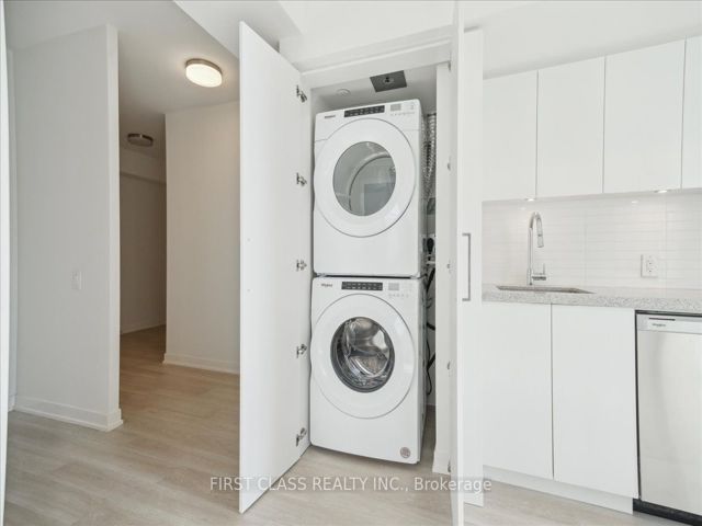 922 - 500 Wilson Ave