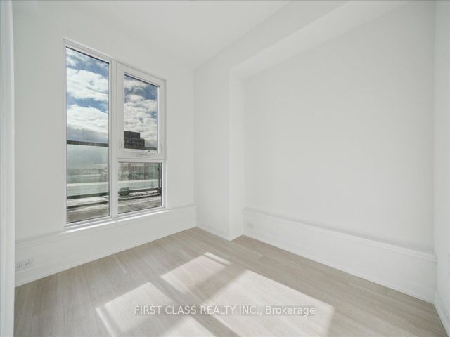 922 - 500 Wilson Ave