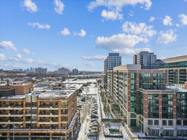 922 - 500 Wilson Ave