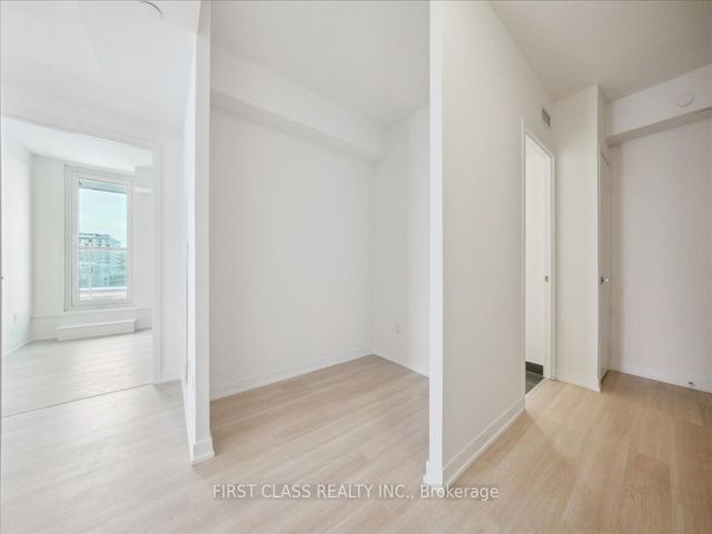 922 - 500 Wilson Ave