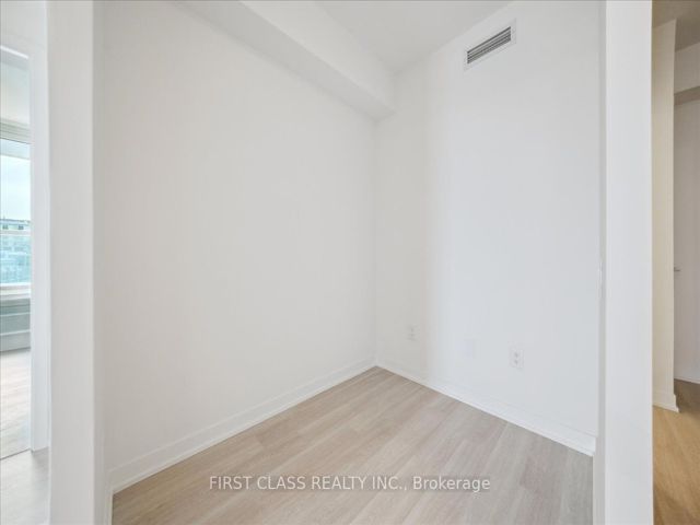 922 - 500 Wilson Ave