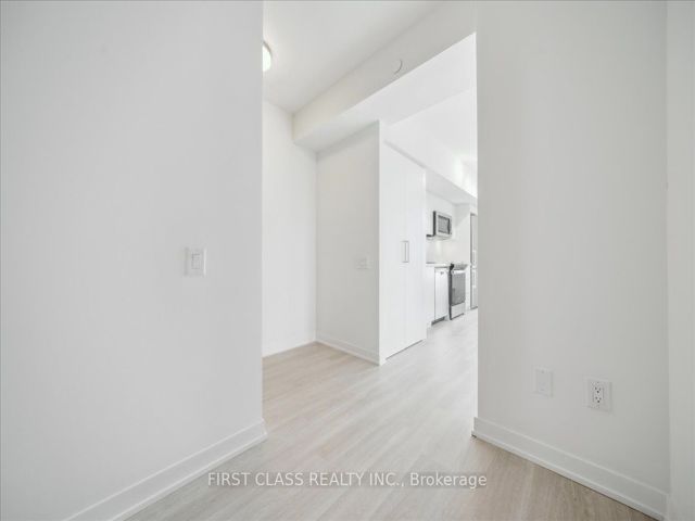 922 - 500 Wilson Ave