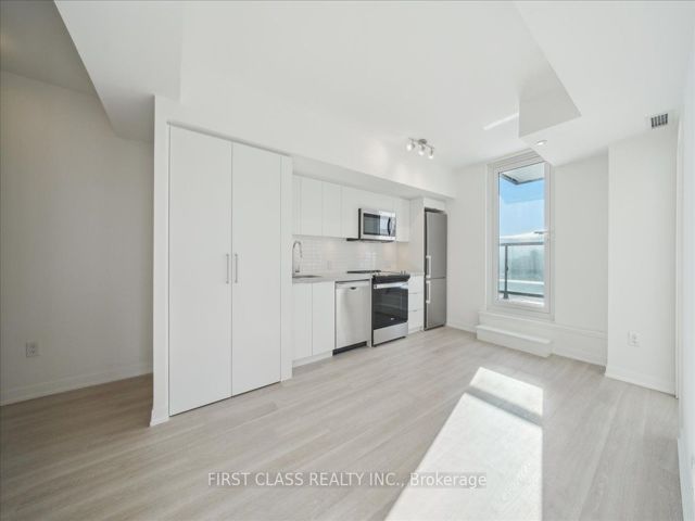 922 - 500 Wilson Ave