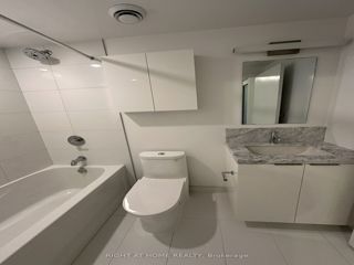2812 - 230 Simcoe St