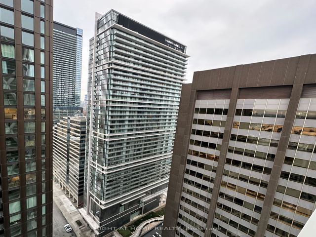 2812 - 230 Simcoe St