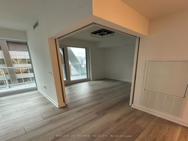 2812 - 230 Simcoe St