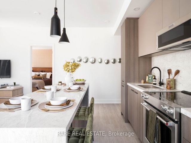 1007 - 30 Mutual St