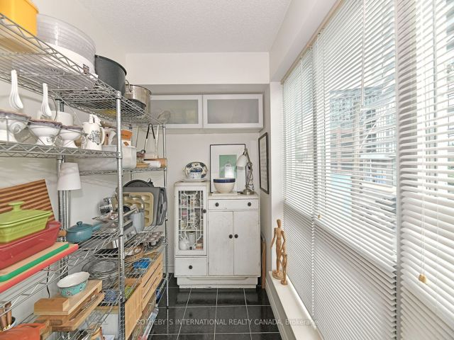 203 - 600 Queens Quay W