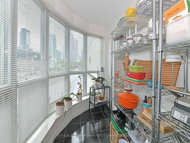 203 - 600 Queens Quay W