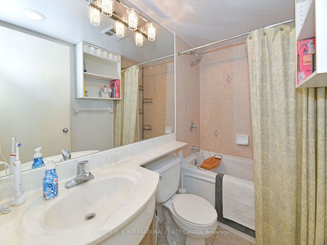 203 - 600 Queens Quay W