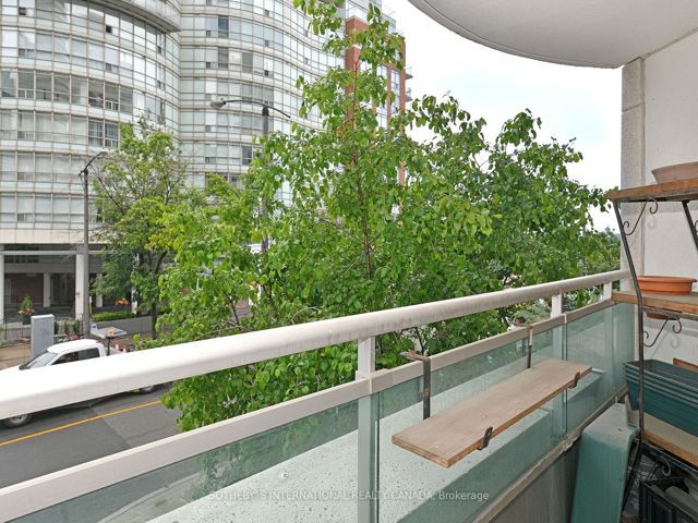 203 - 600 Queens Quay W