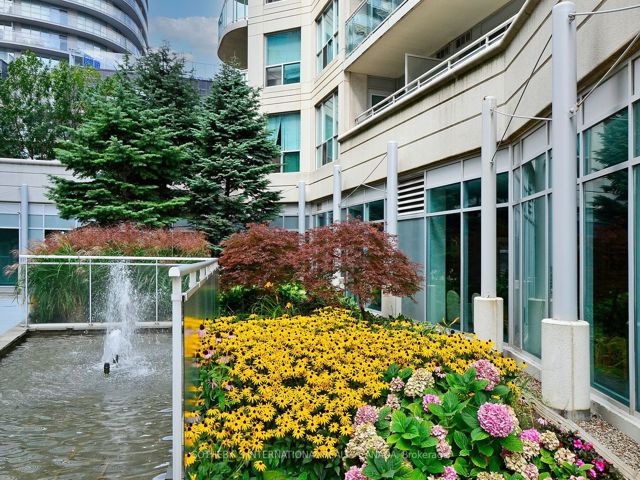 203 - 600 Queens Quay W