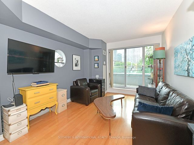 203 - 600 Queens Quay W