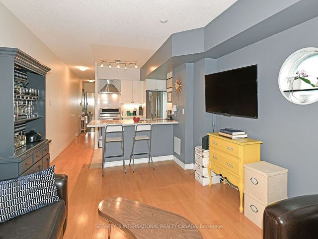 203 - 600 Queens Quay W