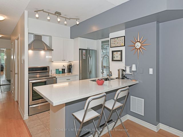 203 - 600 Queens Quay W