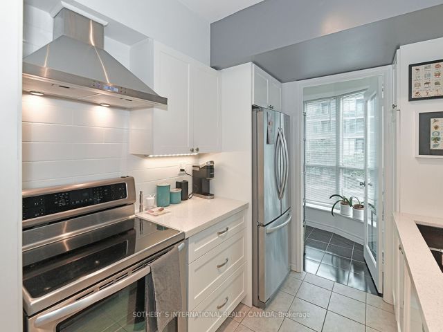 203 - 600 Queens Quay W