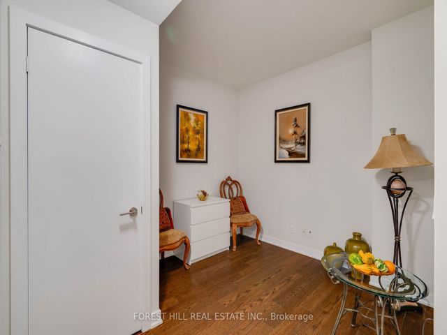 318 - 199 Richmond St W