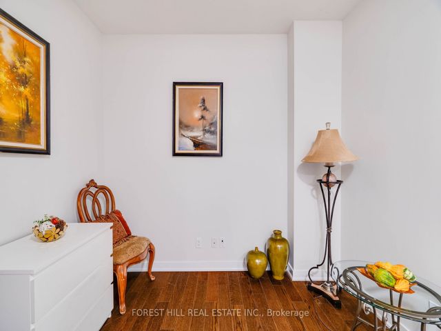 318 - 199 Richmond St W