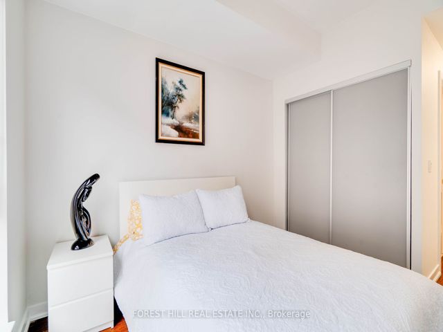 318 - 199 Richmond St W