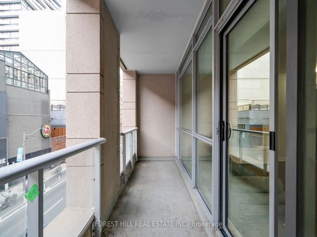 318 - 199 Richmond St W