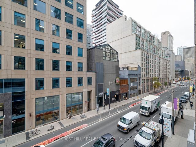 318 - 199 Richmond St W