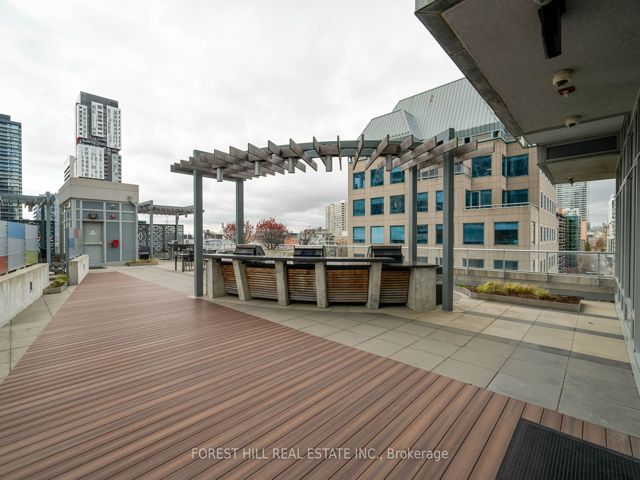 318 - 199 Richmond St W