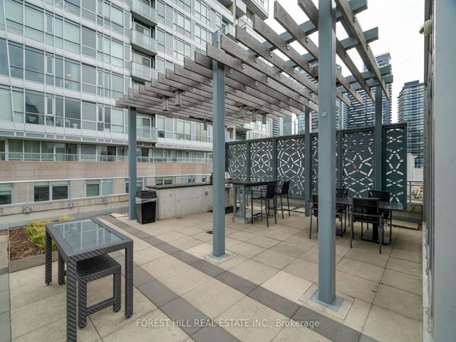 318 - 199 Richmond St W