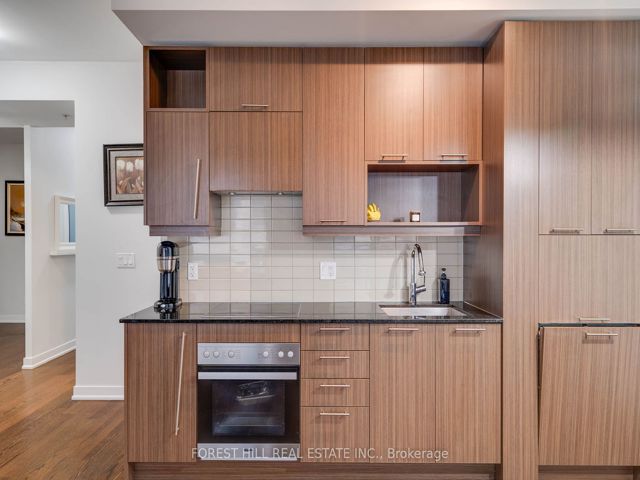 318 - 199 Richmond St W