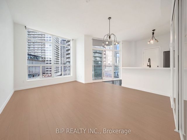 SPH16 - 600 Queens Quay W