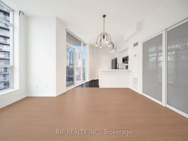 SPH16 - 600 Queens Quay W