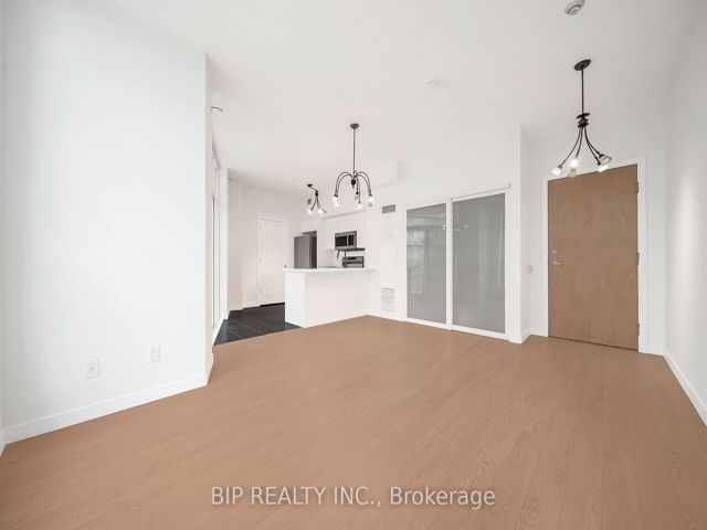 SPH16 - 600 Queens Quay W