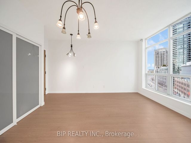 SPH16 - 600 Queens Quay W