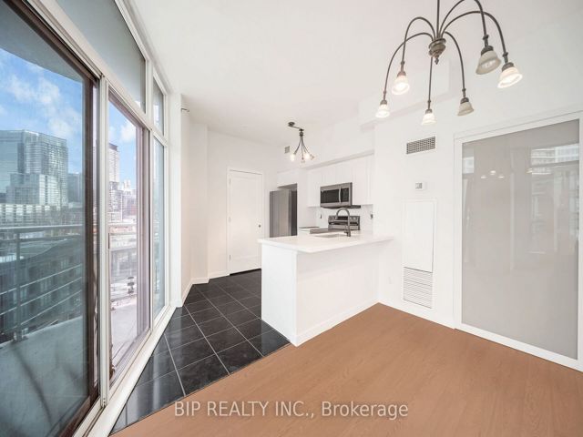 SPH16 - 600 Queens Quay W