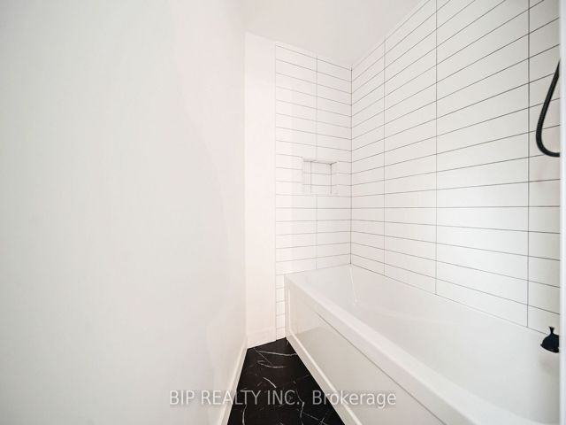 SPH16 - 600 Queens Quay W