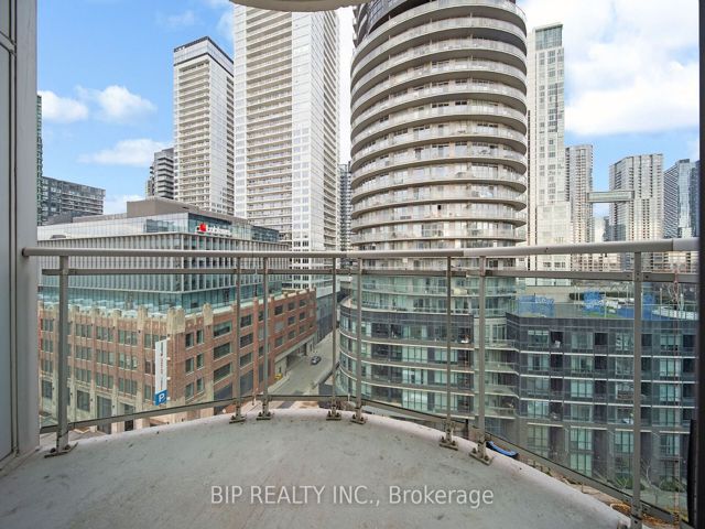 SPH16 - 600 Queens Quay W