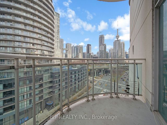 SPH16 - 600 Queens Quay W