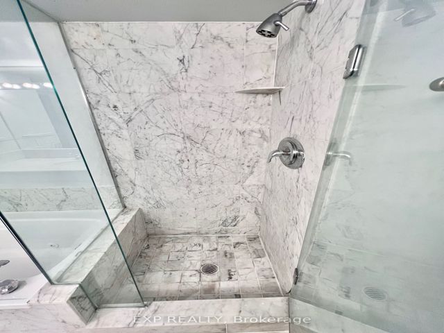 1605 - 50 Lombard St