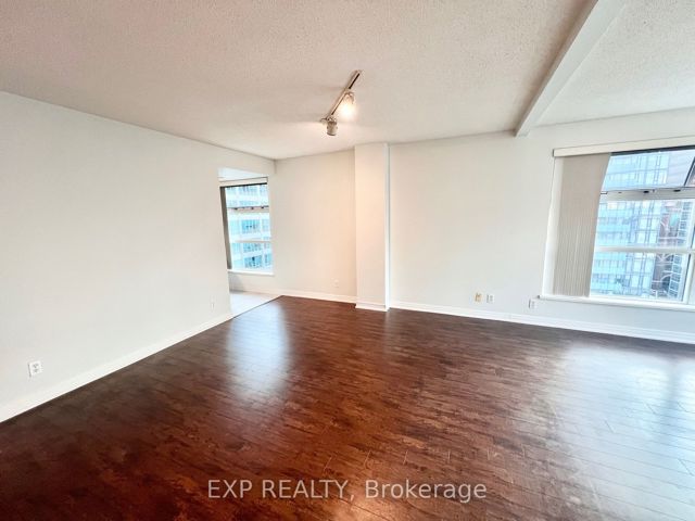 1605 - 50 Lombard St