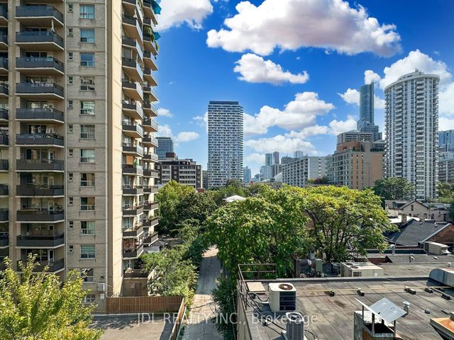 403 - 81 Wellesley St E