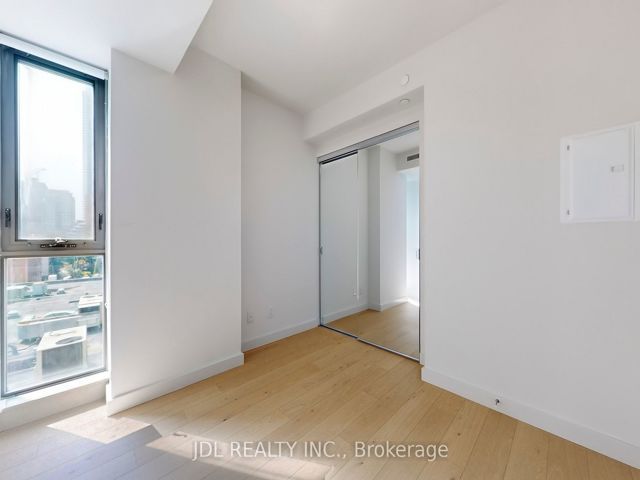 403 - 81 Wellesley St E