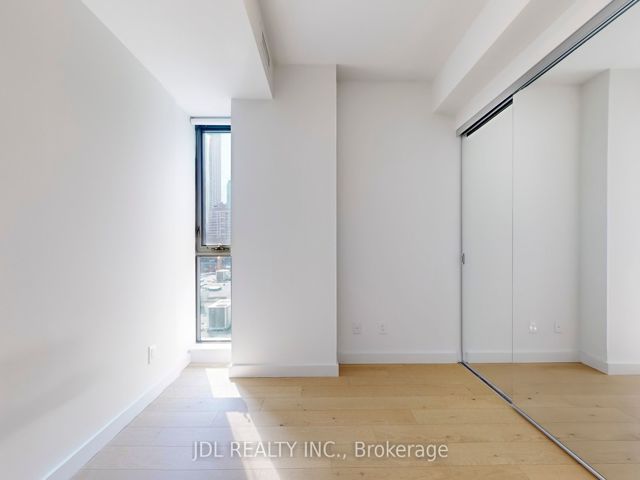 403 - 81 Wellesley St E