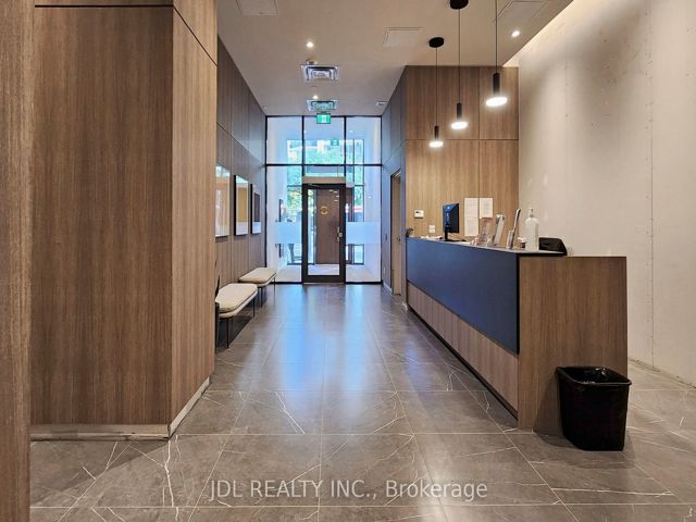 403 - 81 Wellesley St E