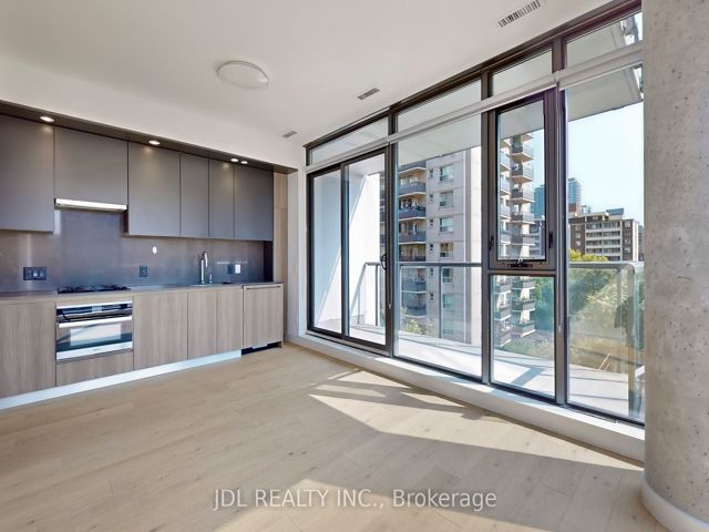 403 - 81 Wellesley St E