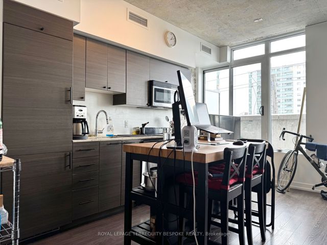 409 - 707 Dovercourt Ave