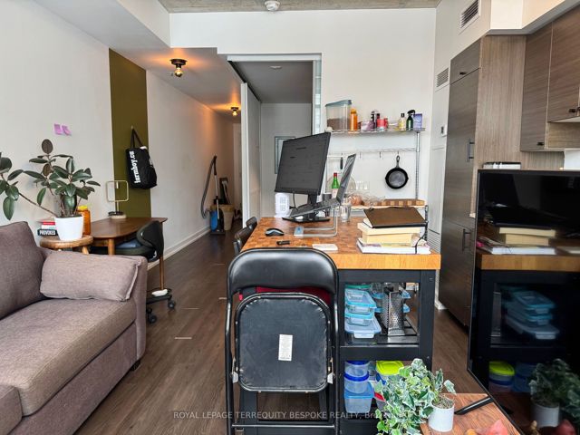 409 - 707 Dovercourt Ave