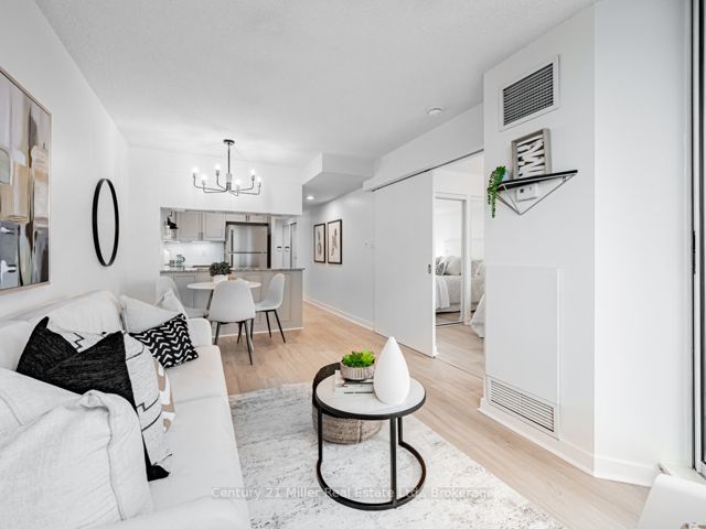 628 - 230 Queens Quay W