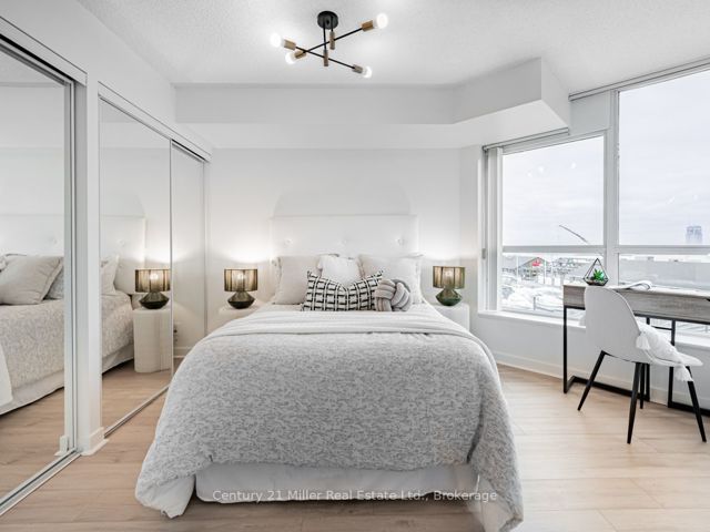 628 - 230 Queens Quay W