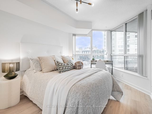 628 - 230 Queens Quay W