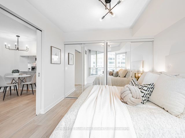 628 - 230 Queens Quay W