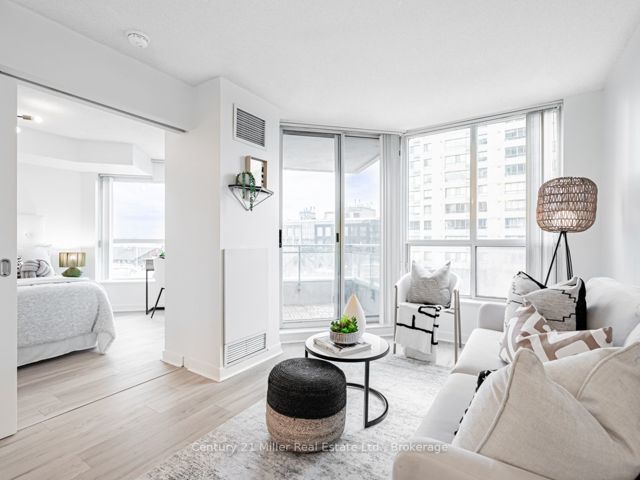 628 - 230 Queens Quay W